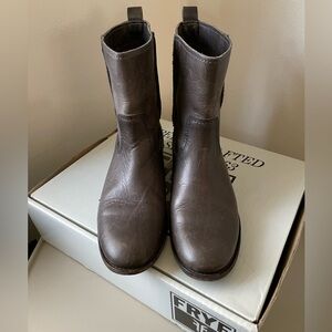 Frye Cara Short Boots, Size 9.5 (in Smoke)